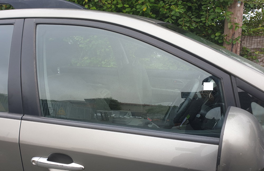 Kia Carens GS CRDI Door window glass driver side front